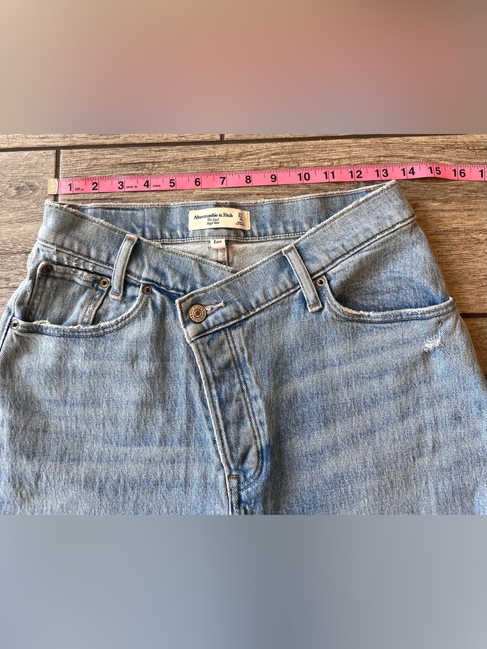 Abercrombie & Fitch The Dad High Rise Curve Love Denim Shorts Size 27 / 4s - Picture 4 of 12